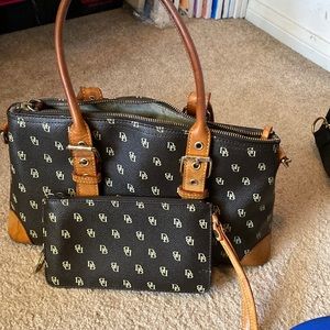 Dooney & bourke purse